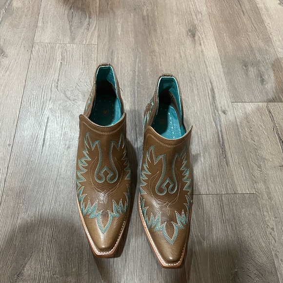 Ariat booties NWOT - Picture 2 of 3